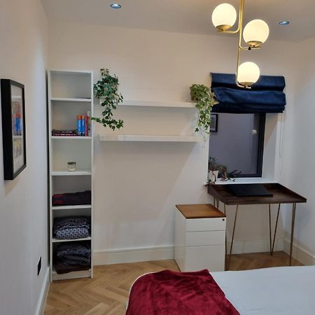 Bright Spacious Apartment In The Park Лондон Экстерьер фото