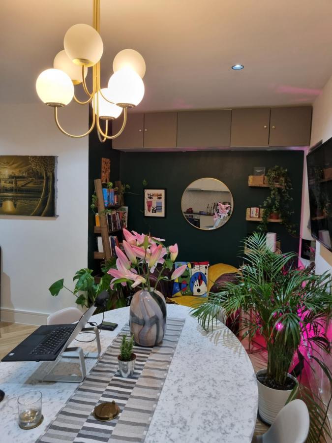 Bright Spacious Apartment In The Park Лондон Экстерьер фото